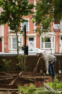 AMP-2014-06-03-2399-bee-wheelin-garden-chelsea-fringe-bristol-andrew-maybury